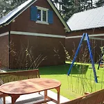 Letniskowe Gnieznienska Деревянный коттедж
