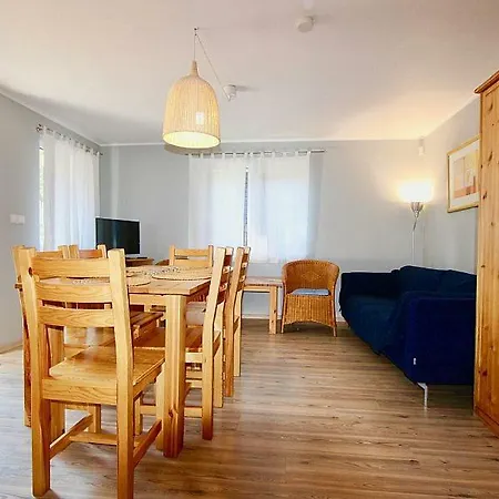 Letniskowe Gnieznienska Деревянный коттедж Поберово